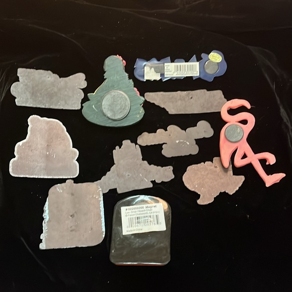Magnets - Picture 2 of 16